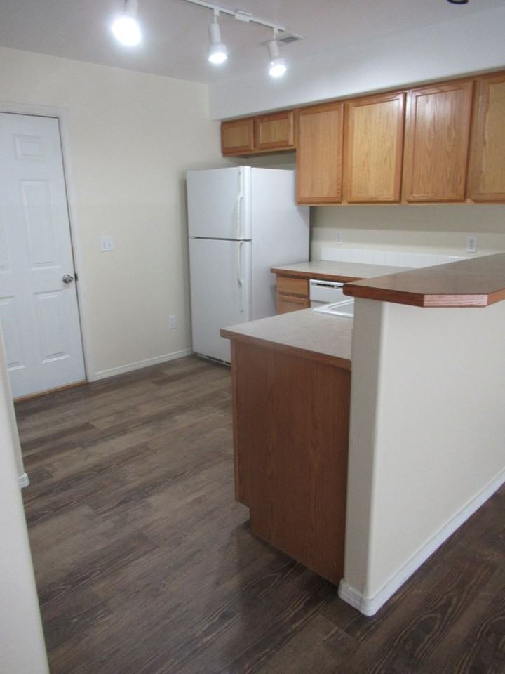 3961 Laurel Ave - Photo 3 of 8