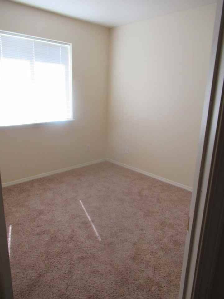 3961 Laurel Ave - Photo 6 of 8