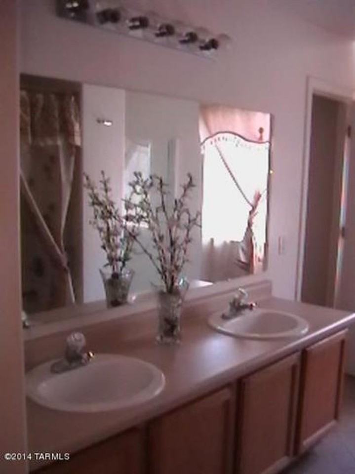 4654 S Valley Rd - Photo 4 of 7