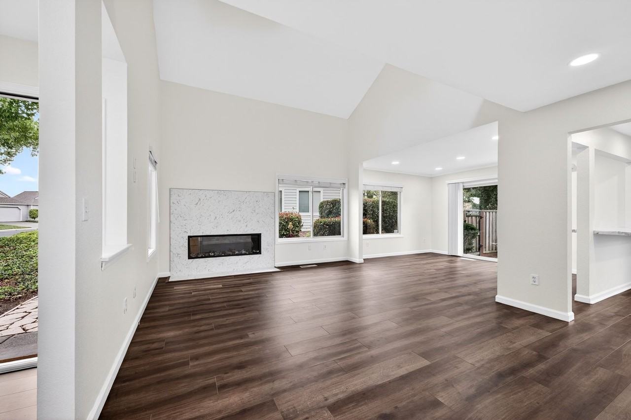 1830 Mockingbird Pl - Photo 3 of 40