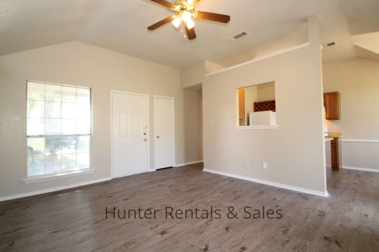 3801 Winchester Dr - Photo 4 of 23