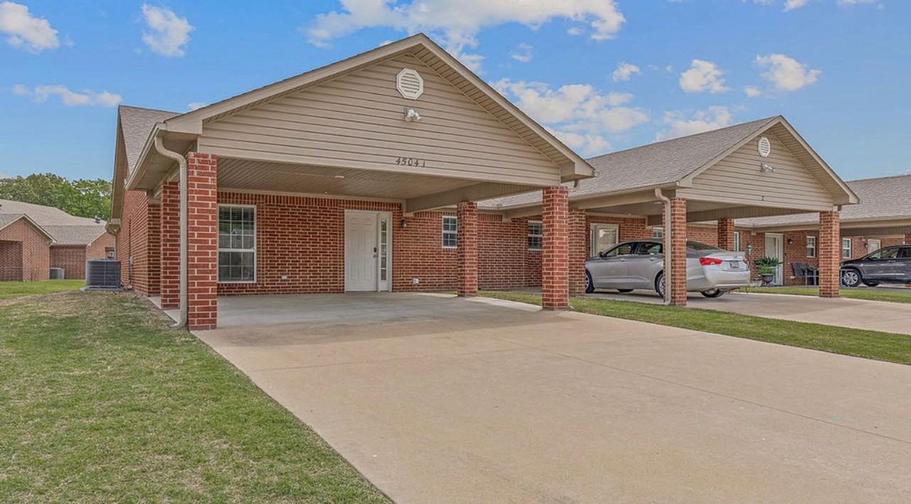 4504 Regina Ct - Photo 2 of 40