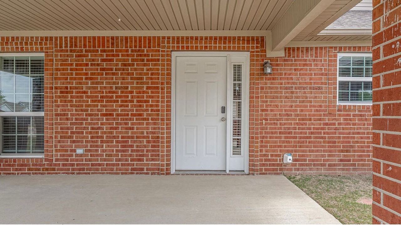 4504 Regina Ct - Photo 6 of 40