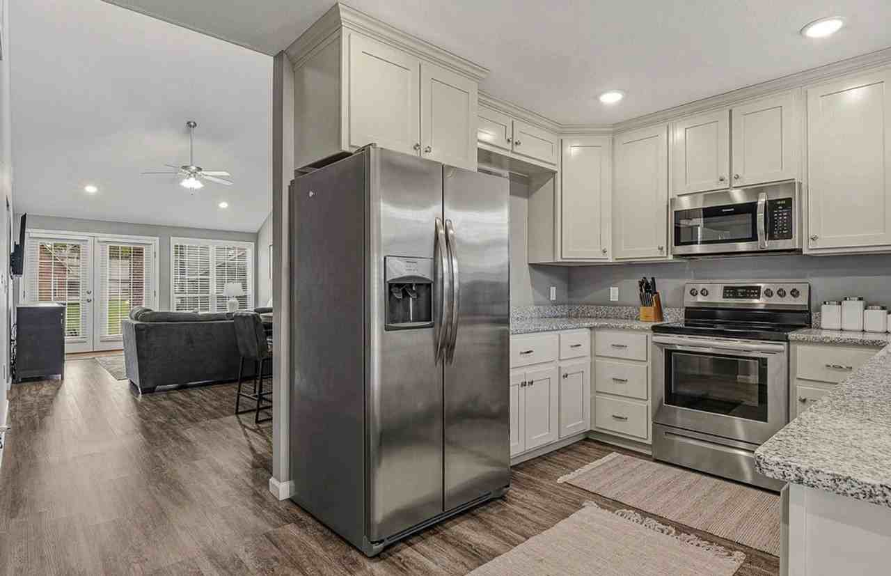 4504 Regina Ct - Photo 7 of 40