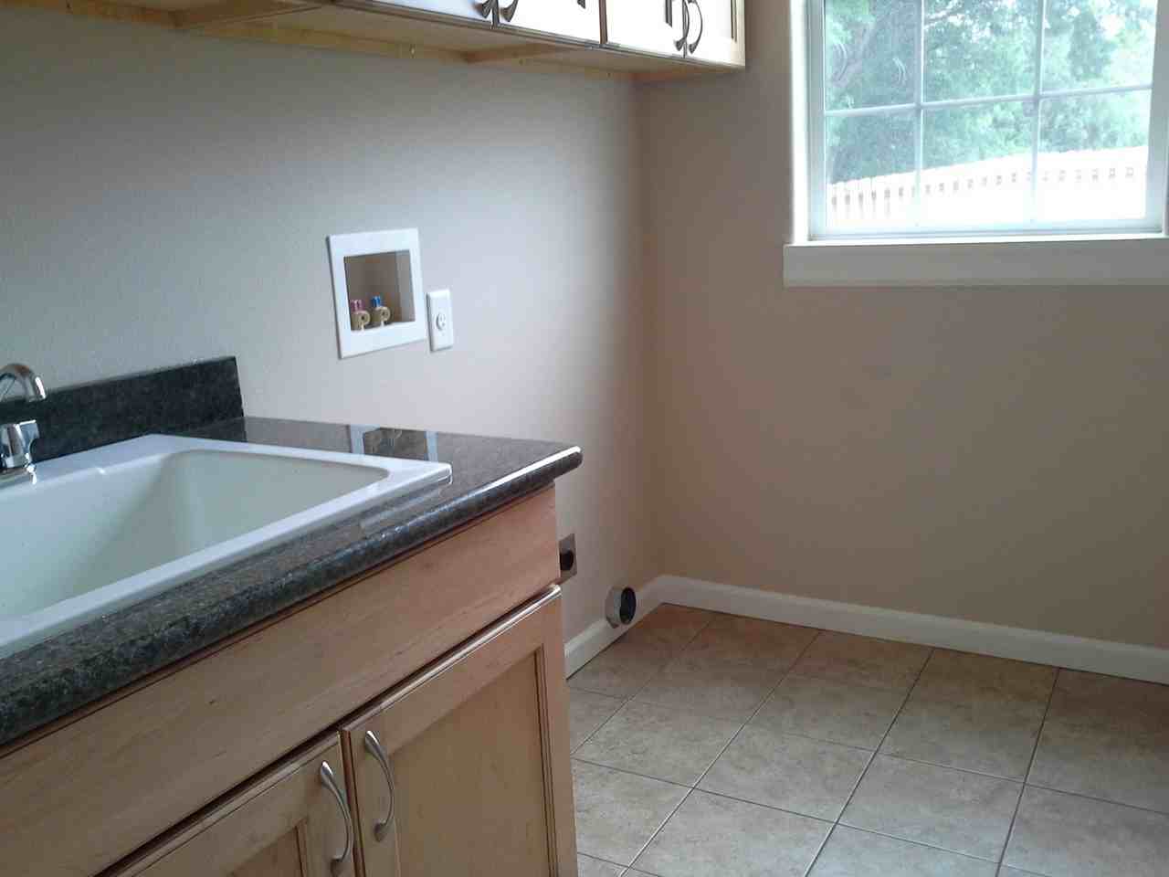 2642 Newton St - Photo 6 of 11