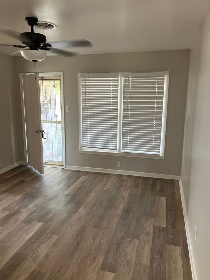 3702 Wilshire Dr - Photo 3 of 12
