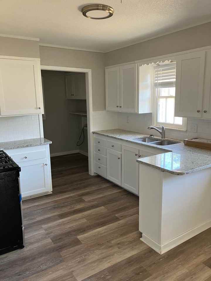 3702 Wilshire Dr - Photo 5 of 12