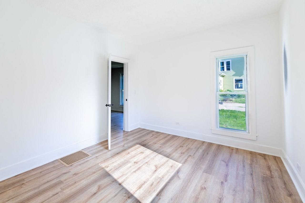 405 E Plymouth Ave - Photo 5 of 18