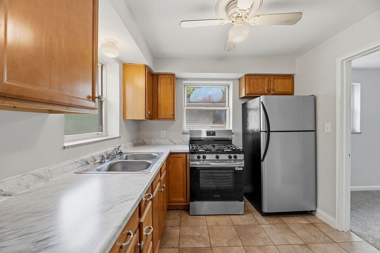 4220 Viewland Pl - Photo 7 of 22