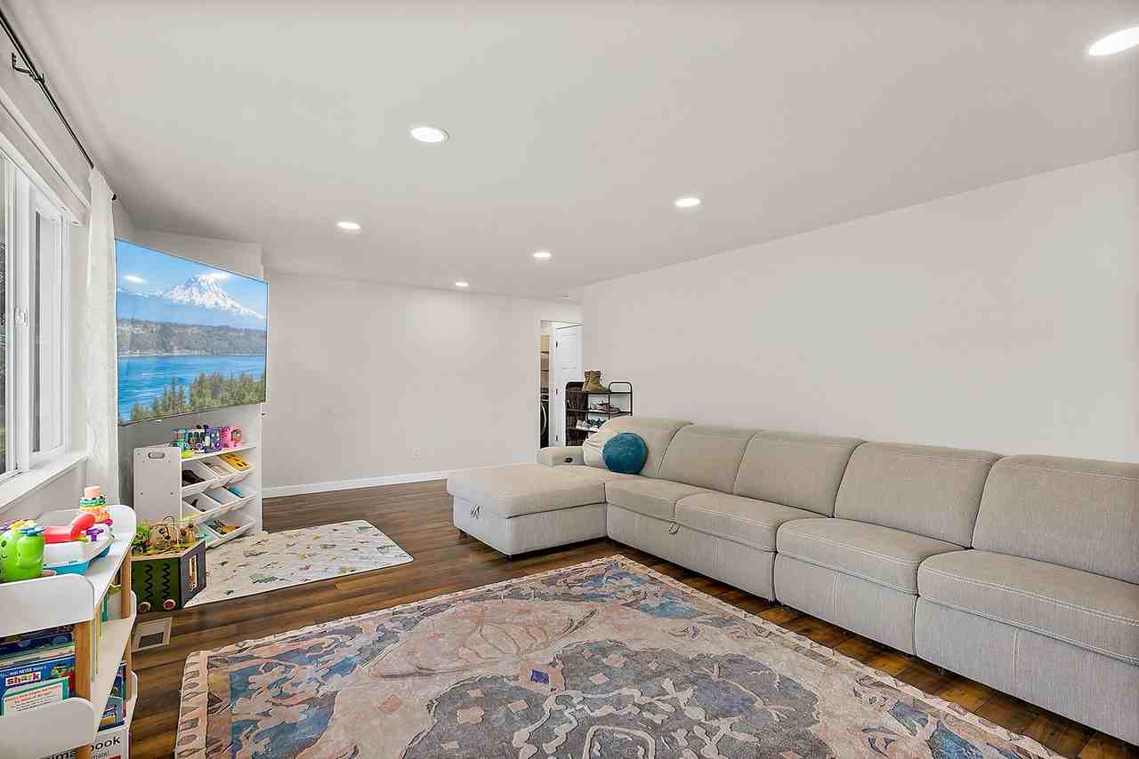 1917 Mark St Ne - Photo 7 of 50
