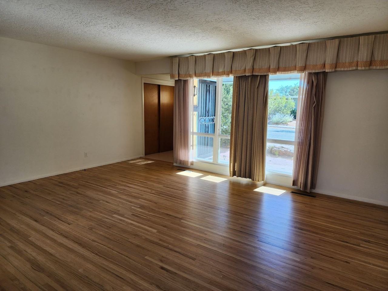 1324 Galisteo Pkwy - Photo 3 of 13