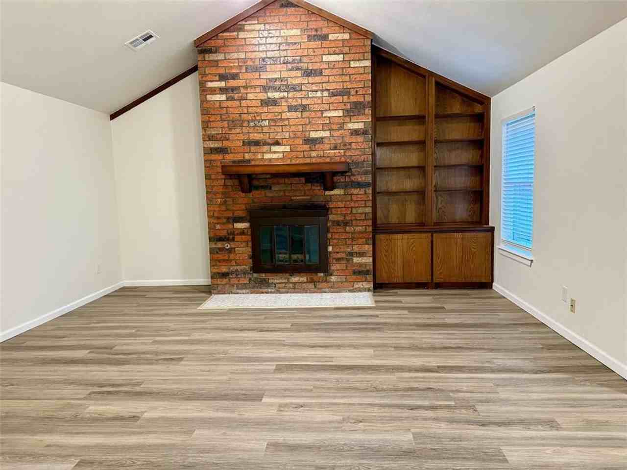 1800 Hillcrest Dr - Photo 5 of 24