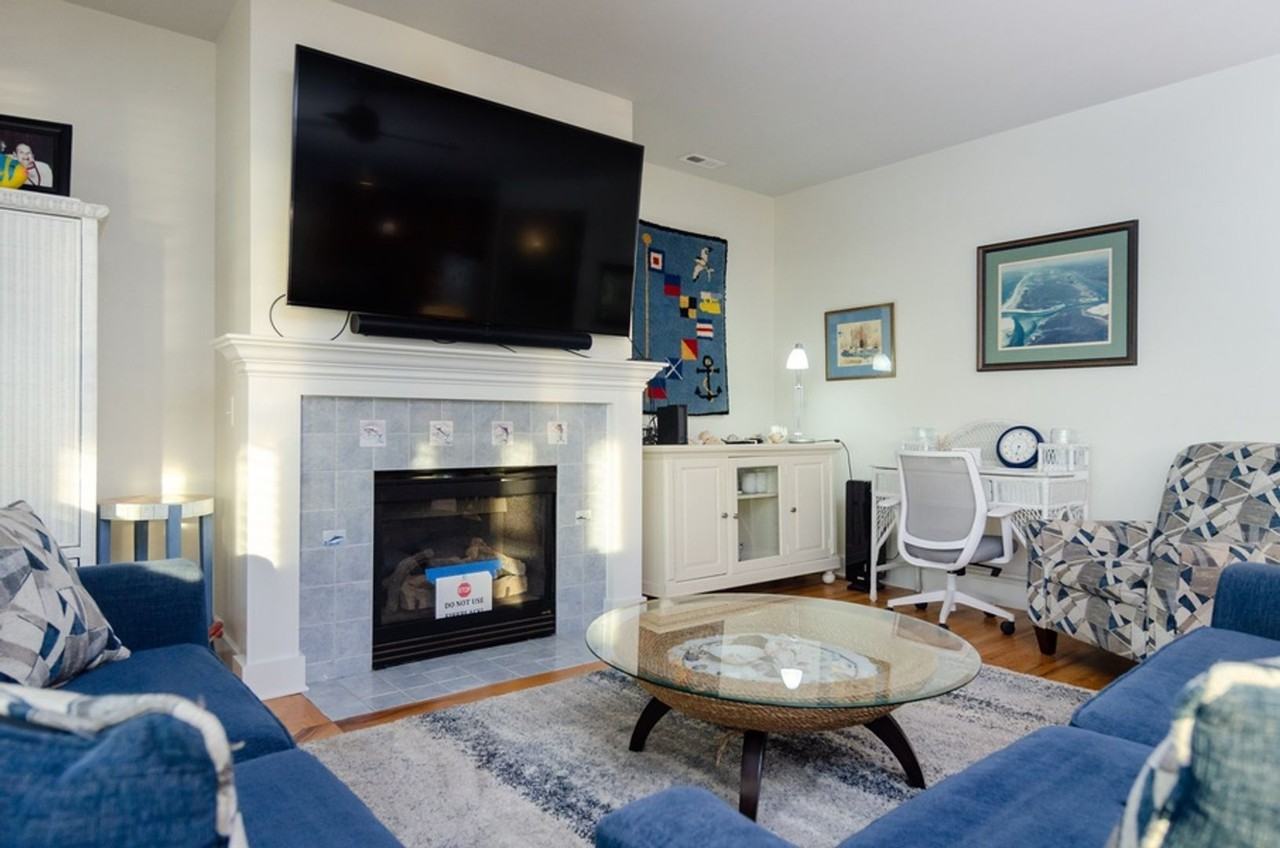 216 Lumina Ave S #B - Photo 7 of 39