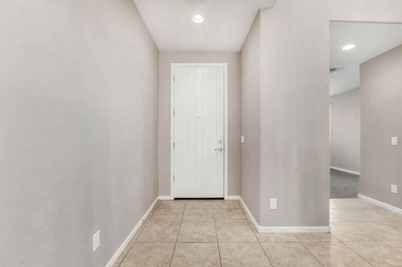 1527 W Windhaven Ave - Photo 4 of 39