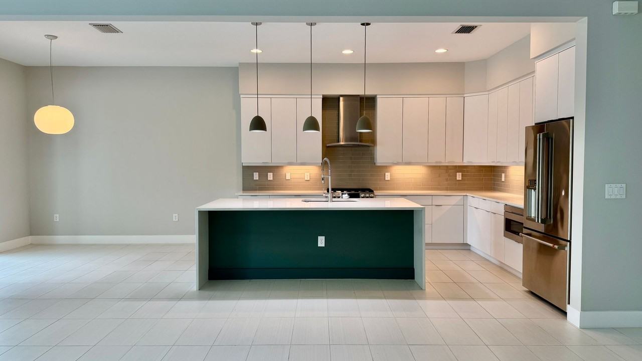 7744 Sandhill Lake Dr - Photo 4 of 37