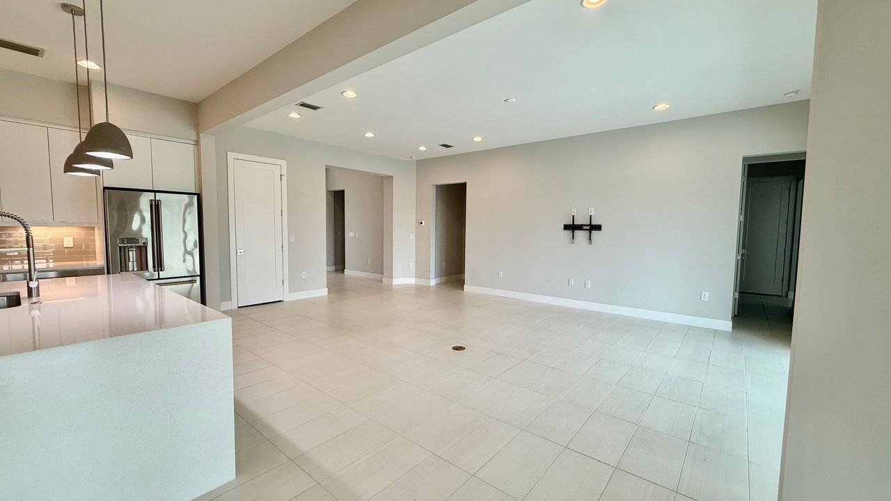 7744 Sandhill Lake Dr - Photo 6 of 37