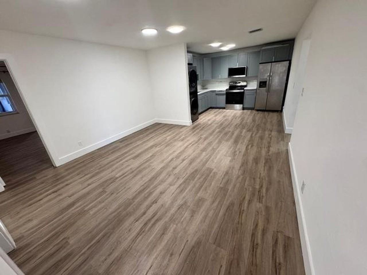 1101 S Seacrest Blvd - Photo 3 of 21