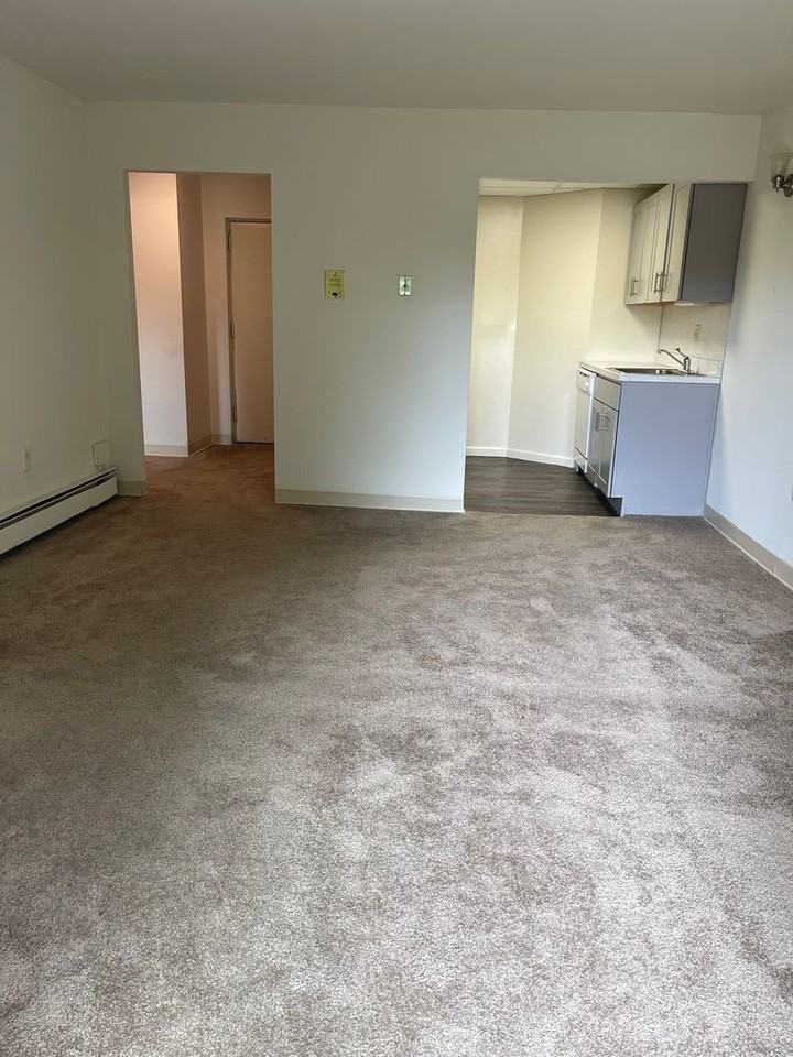 Oakwood Manor Apartments - Photo 2 of 20