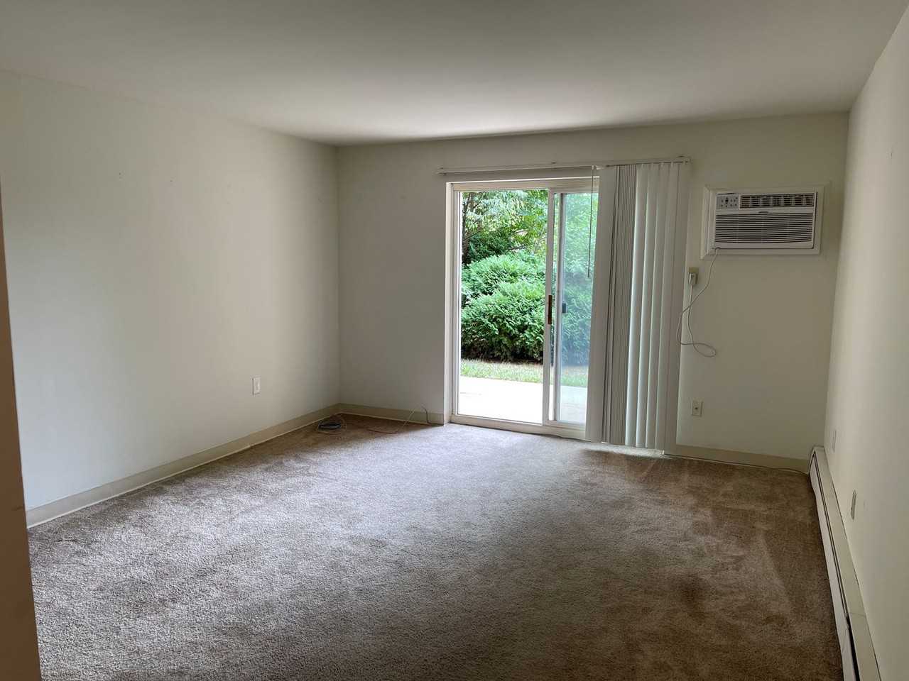 Oakwood Manor Apartments - Photo 4 of 20