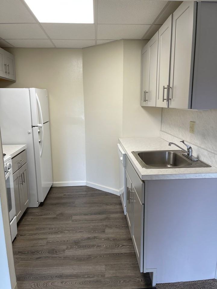 Oakwood Manor Apartments - Photo 5 of 20