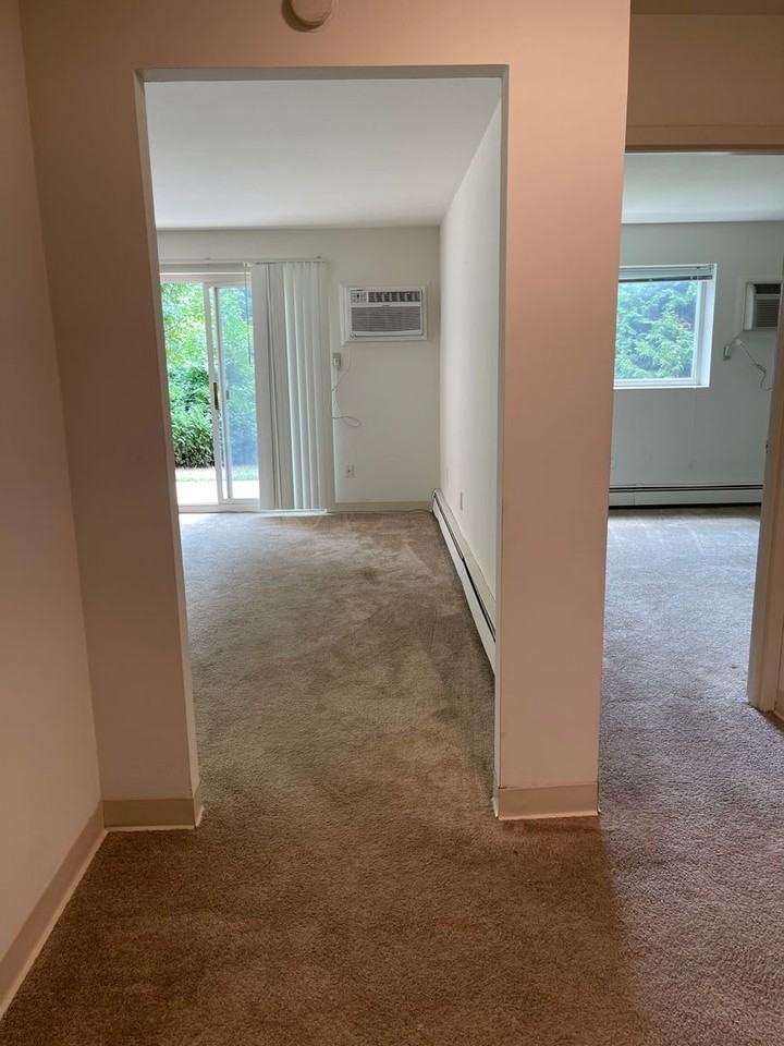 Oakwood Manor Apartments - Photo 6 of 20