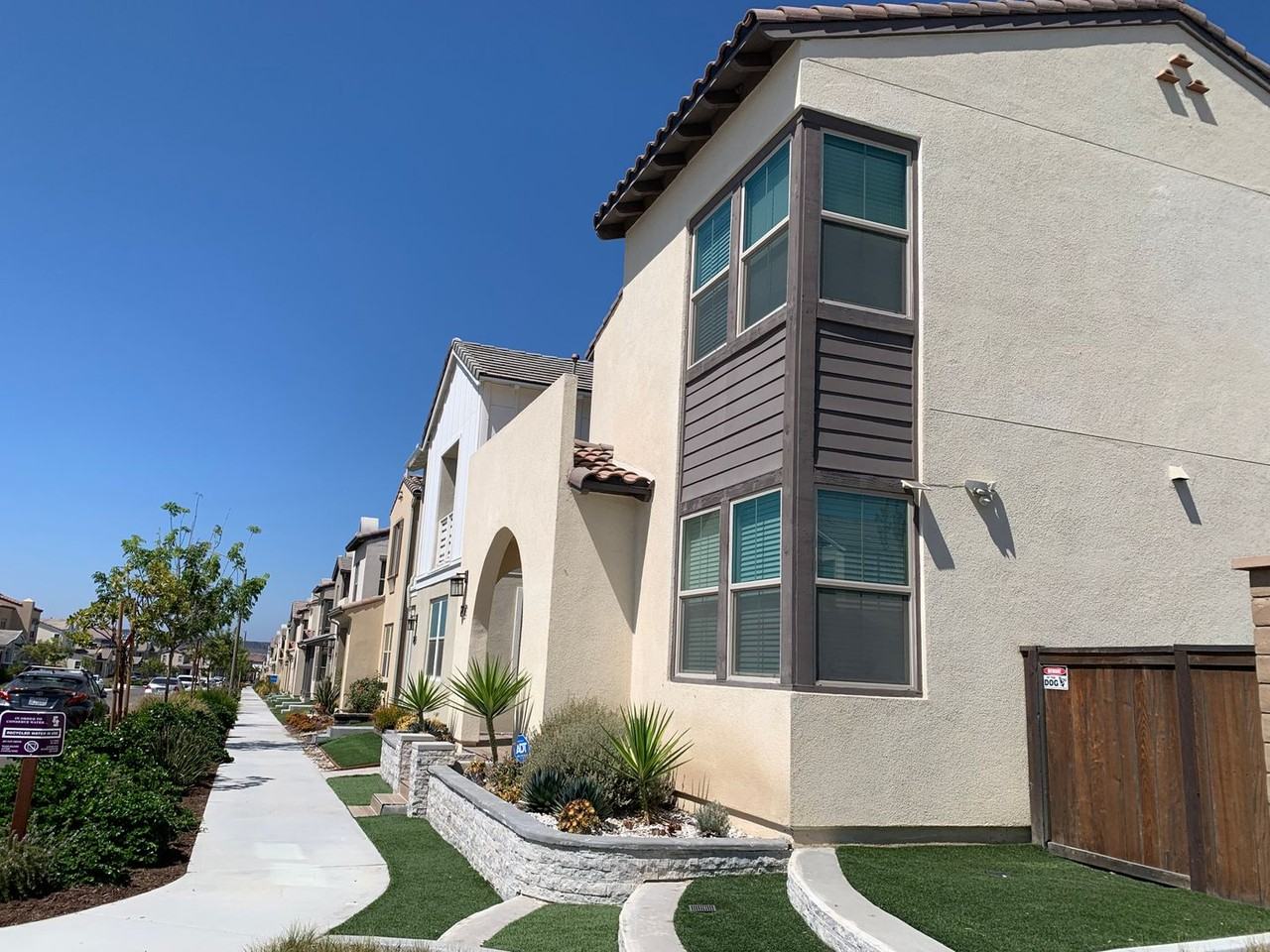 1207 Camino Levante - Photo 2 of 40