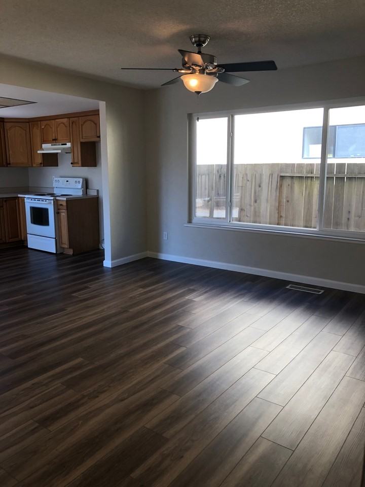 1745 Glenbrook Dr - Photo 4 of 15