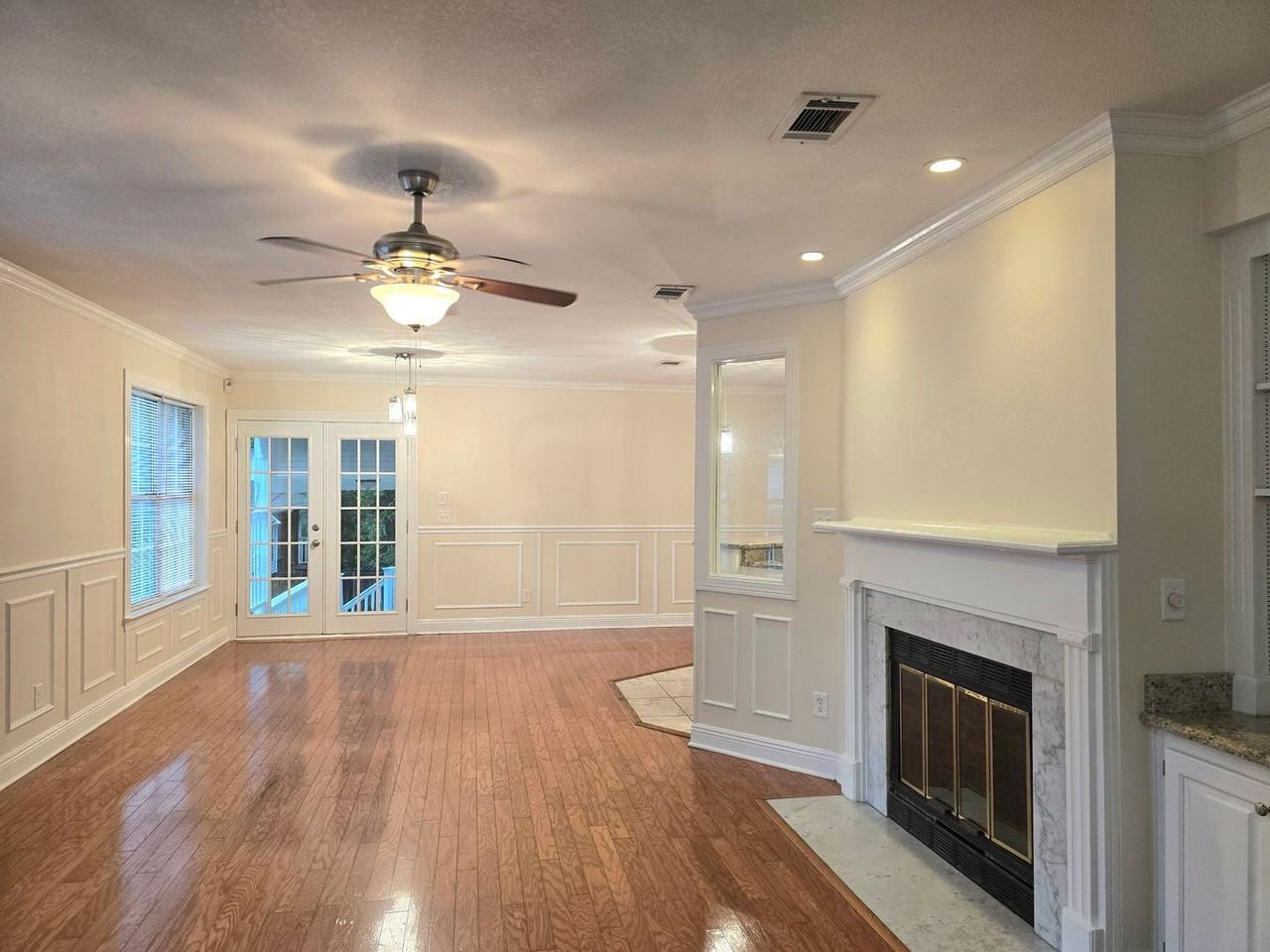 10017 Foxrun Rd - Photo 4 of 17