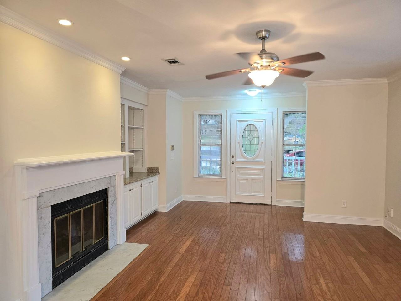 10017 Foxrun Rd - Photo 5 of 17