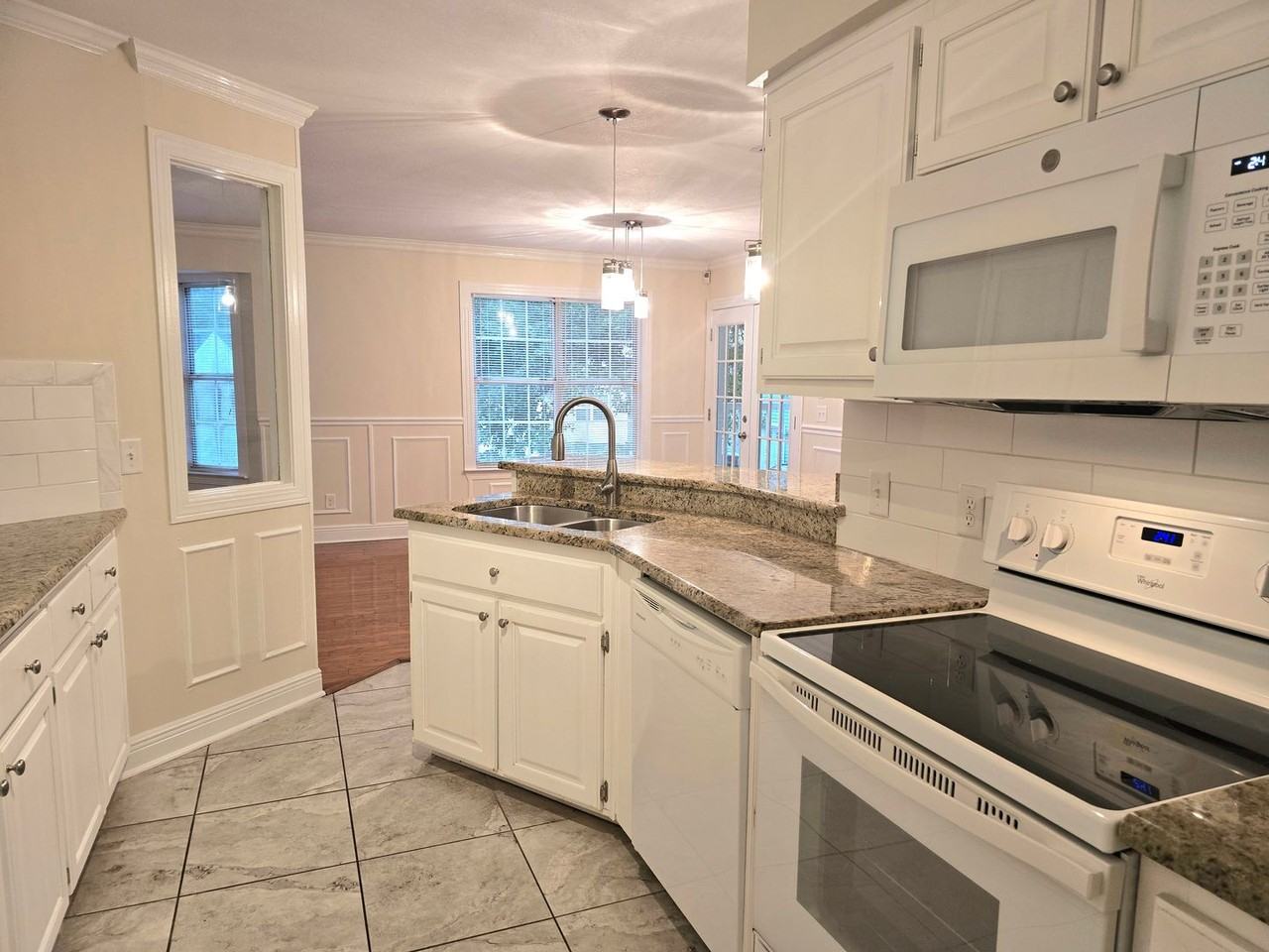 10017 Foxrun Rd - Photo 7 of 17