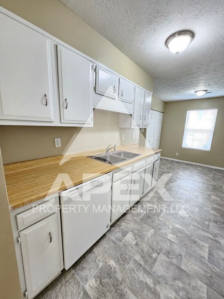 9148 Cedarpark Ln #D - Photo 7 of 26