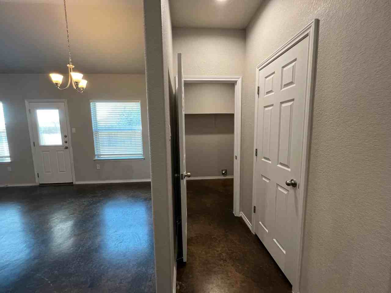 1107 Renee Way - Photo 6 of 13