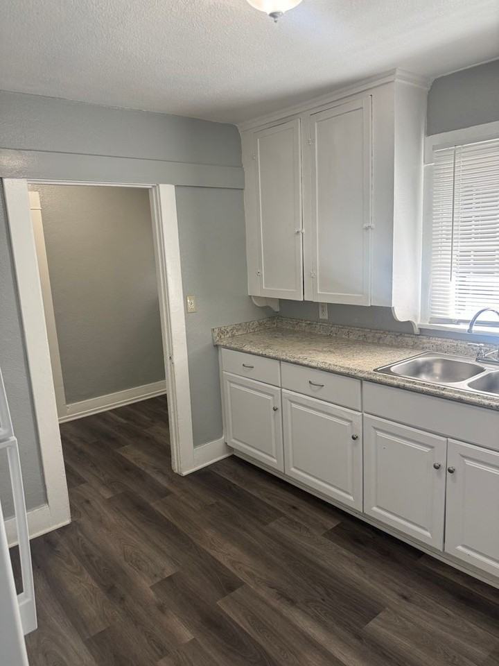 142 W Valencia Dr - Photo 2 of 21