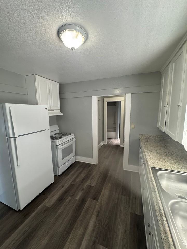 142 W Valencia Dr - Photo 3 of 21