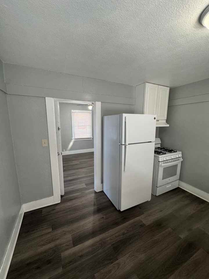 142 W Valencia Dr - Photo 5 of 21