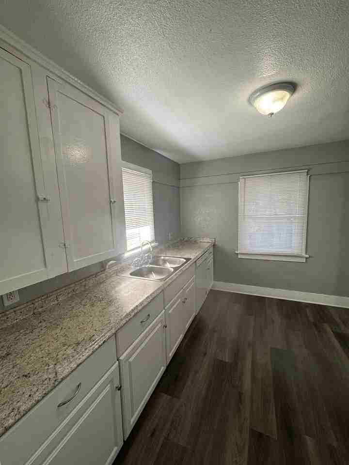 142 W Valencia Dr - Photo 7 of 21