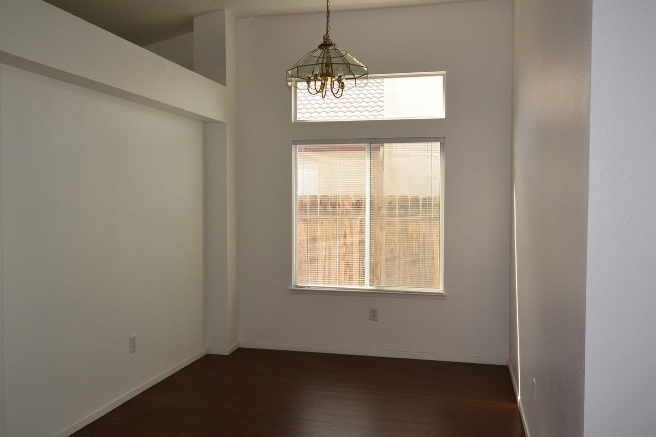 2826 S Tamarack Ct - Photo 4 of 16