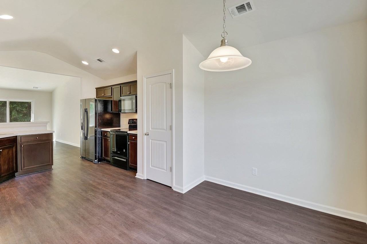 257 Willis Way - Photo 4 of 26