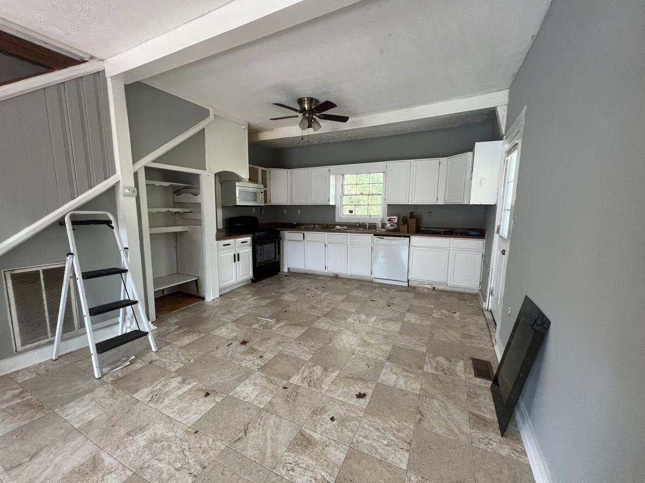 24 Lagrange St - Photo 4 of 12