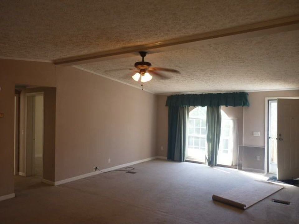 825 Allen Rd - Photo 3 of 9