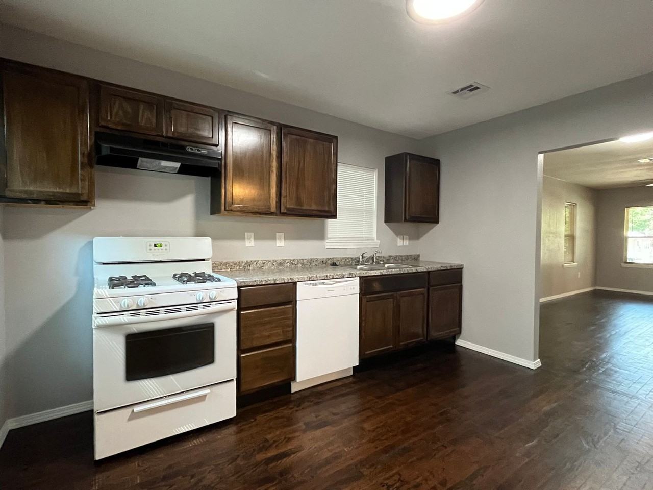 4128 S 32nd West Ave - Photo 3 of 27
