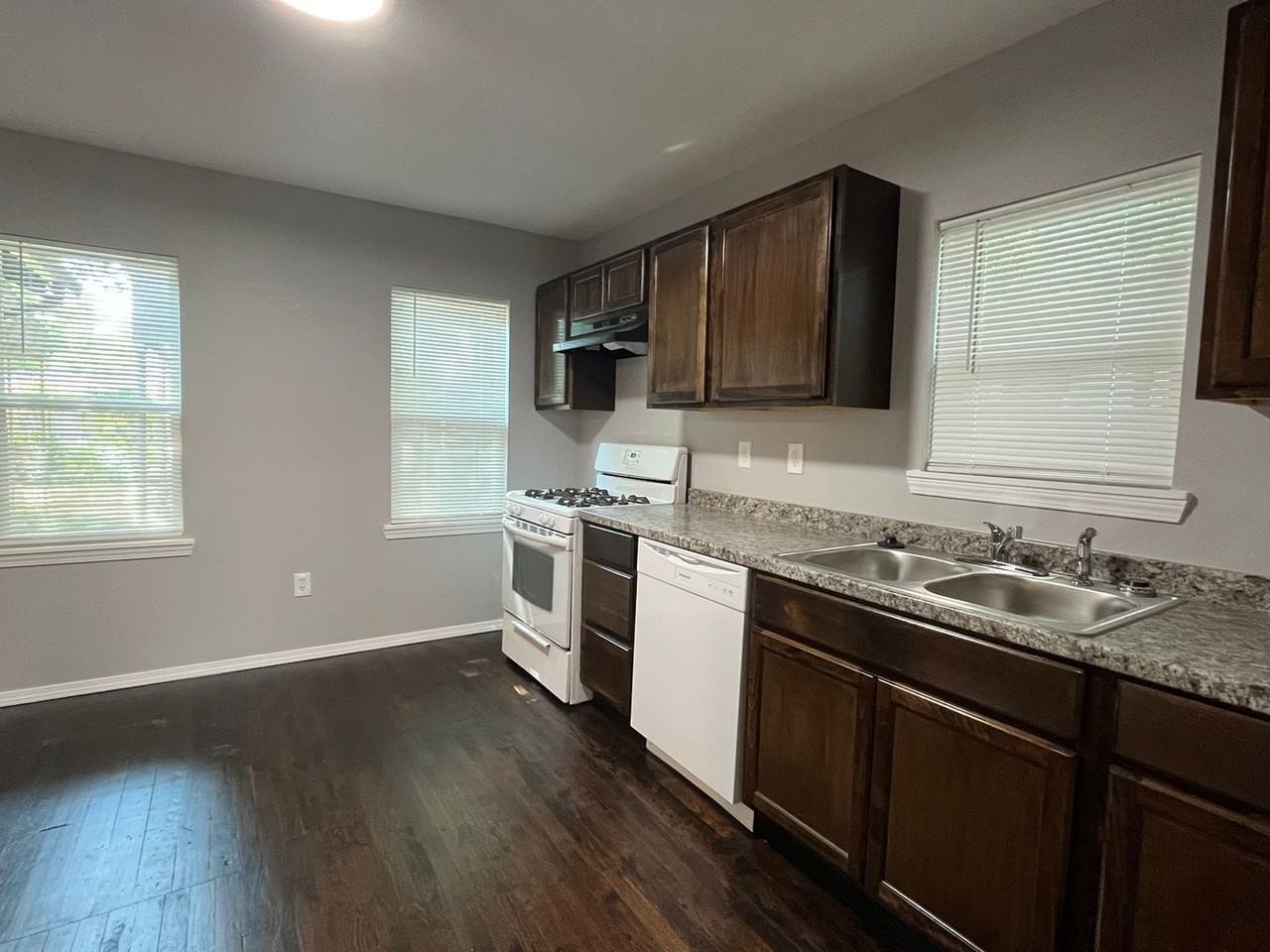 4128 S 32nd West Ave - Photo 4 of 27