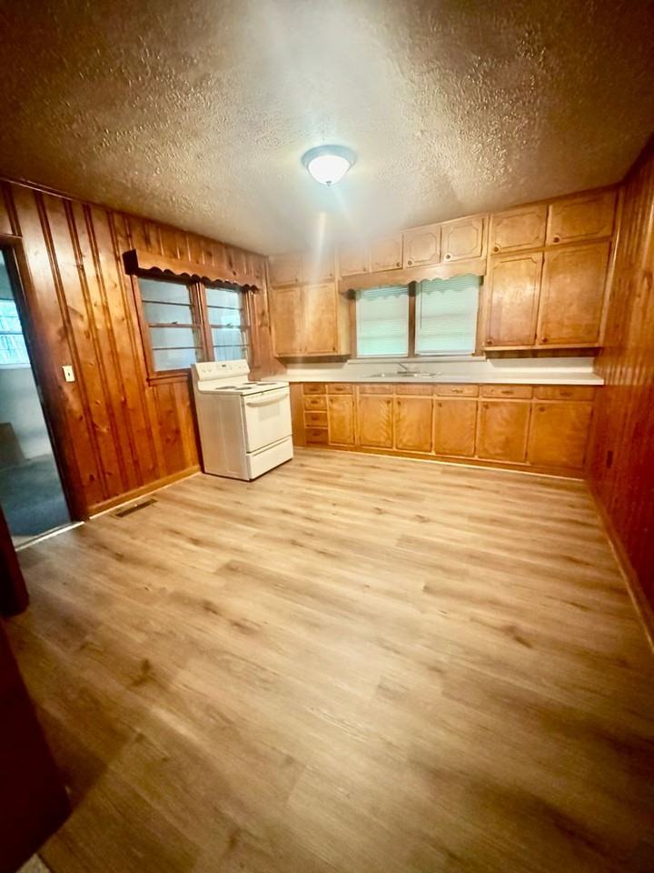 6706 Post Rd - Photo 3 of 9