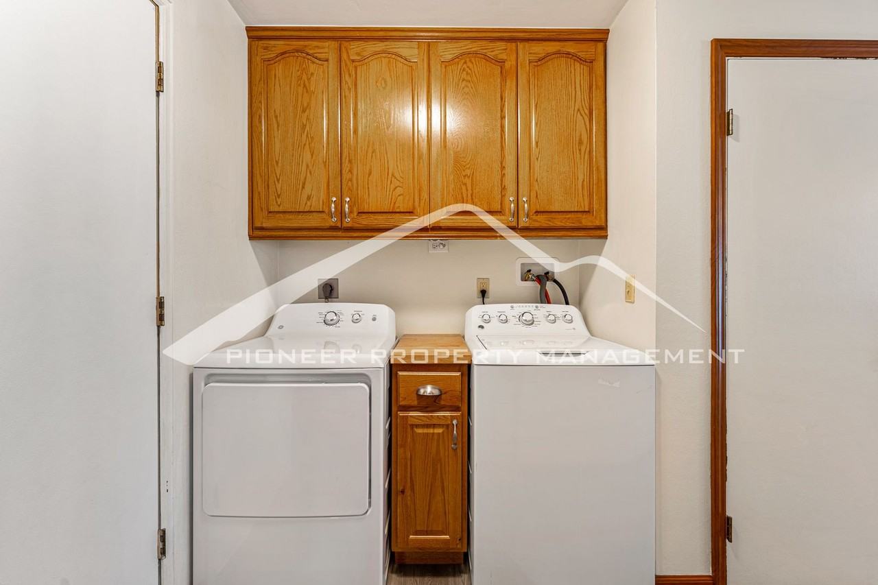 1873 S Owens St - Photo 7 of 24