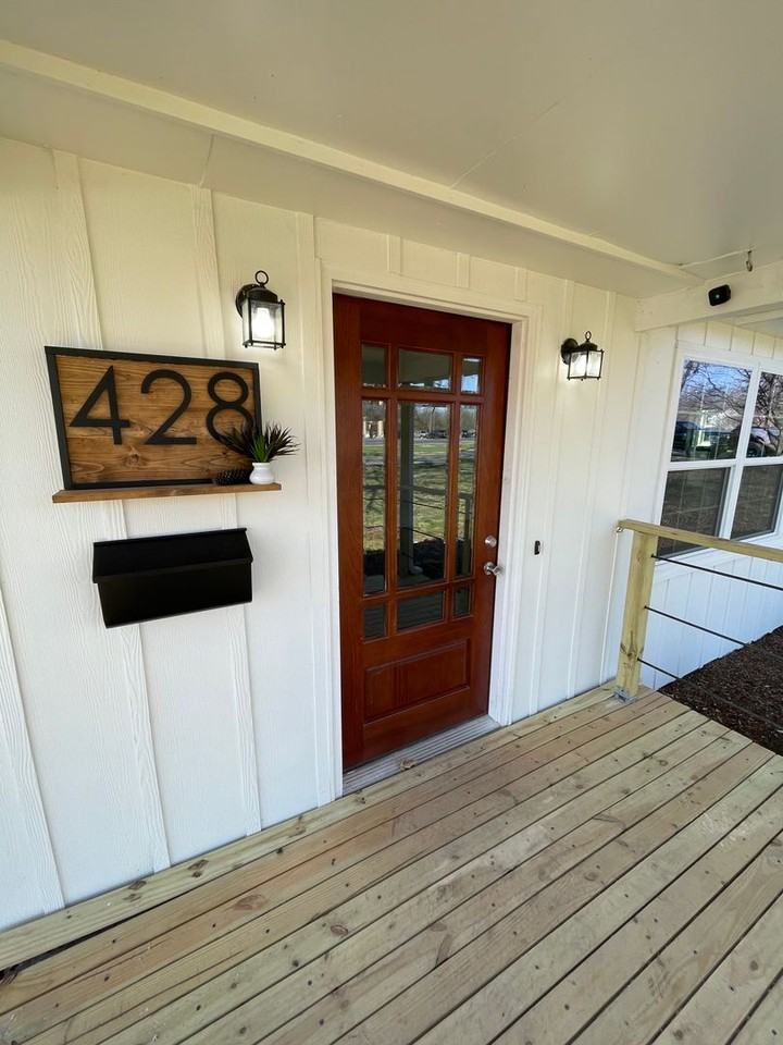 428 W Broadmoor St - Photo 3 of 26