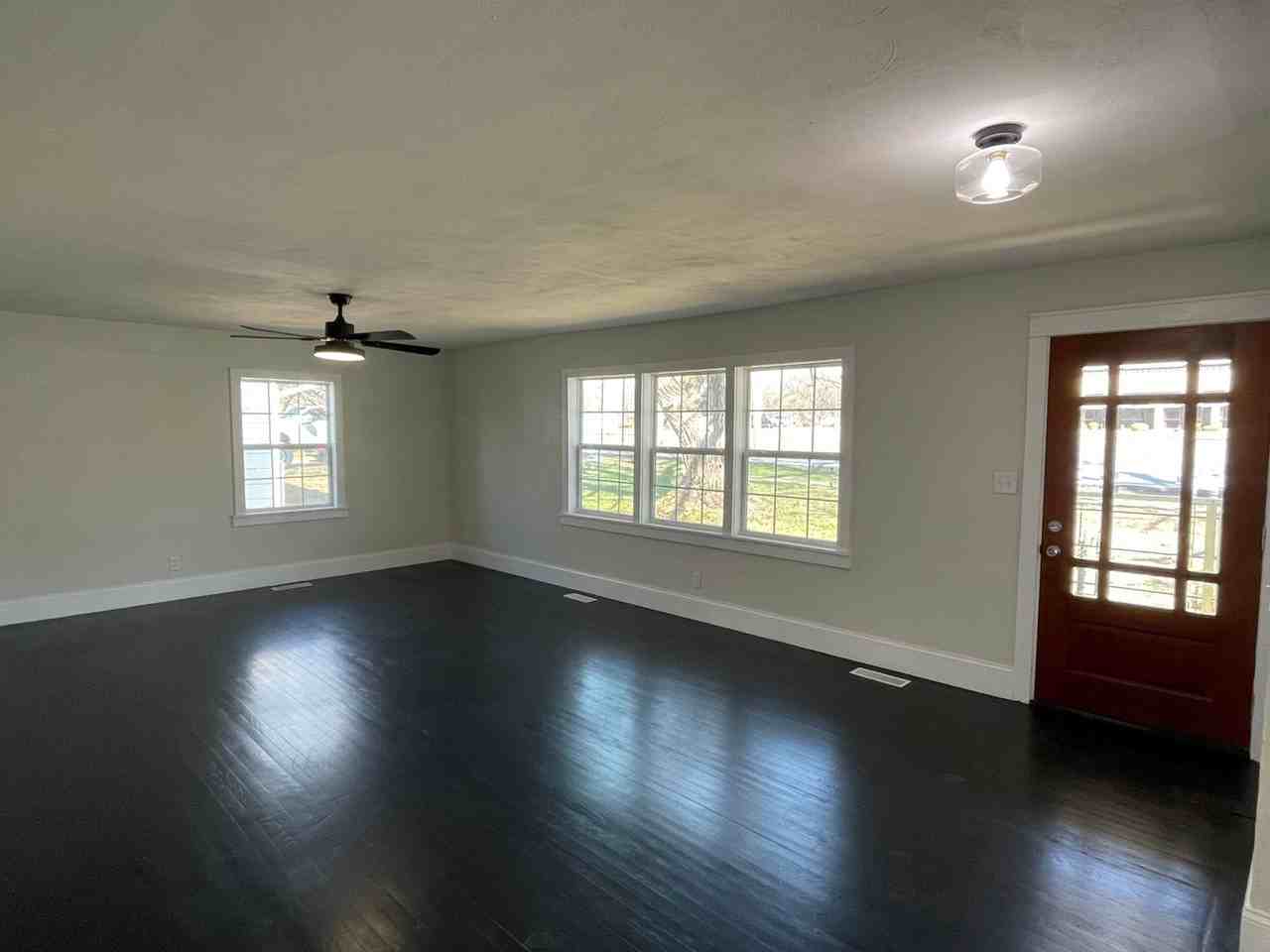 428 W Broadmoor St - Photo 5 of 26