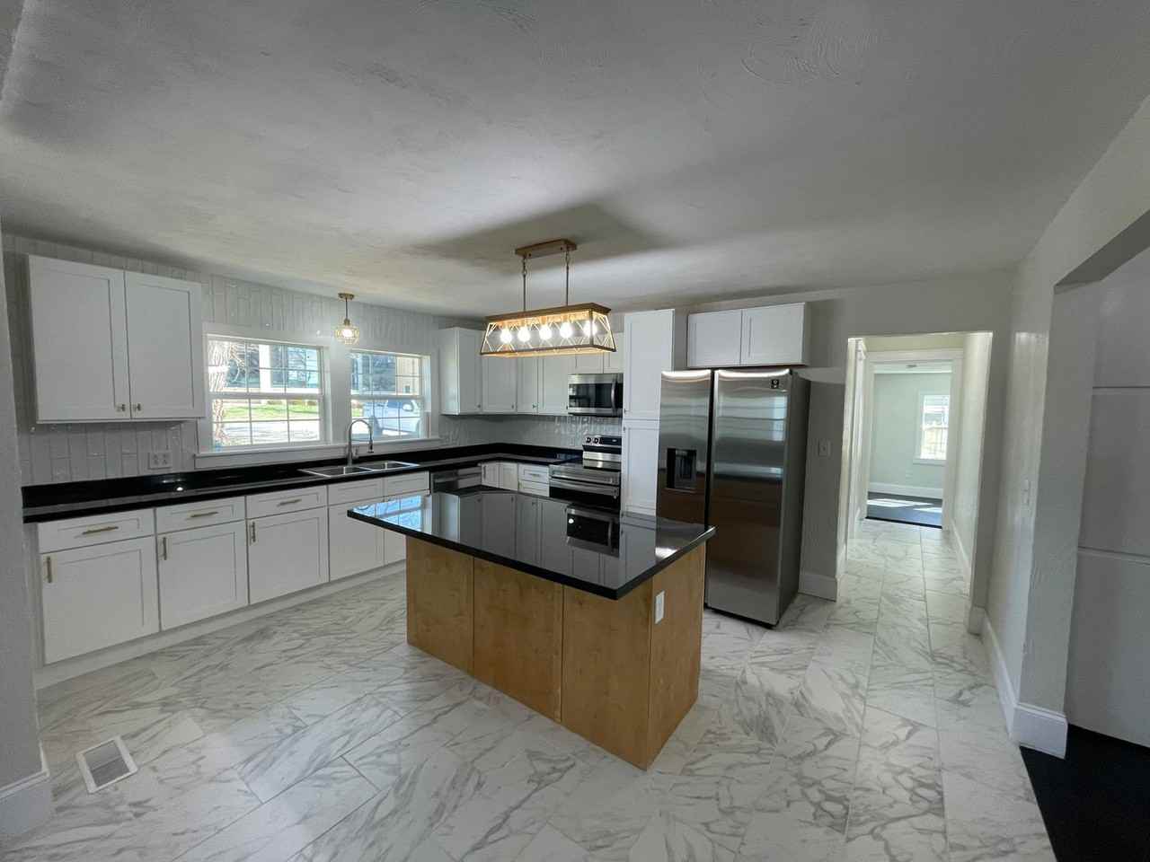 428 W Broadmoor St - Photo 7 of 26