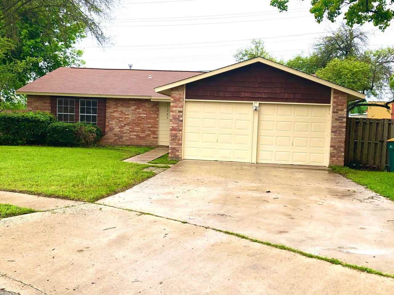 11205 Champion Oak - Photo 2 of 15