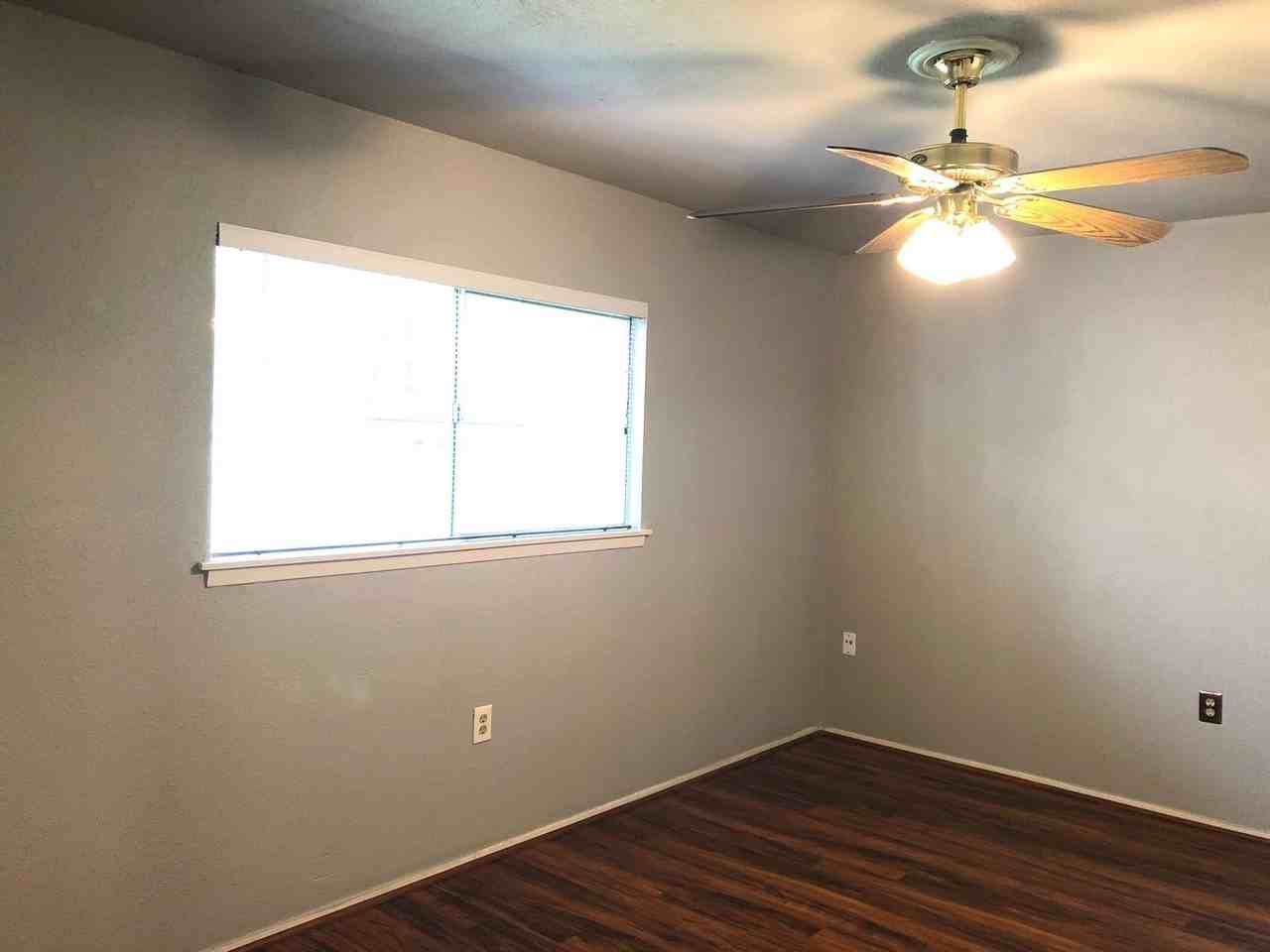 11205 Champion Oak - Photo 7 of 15