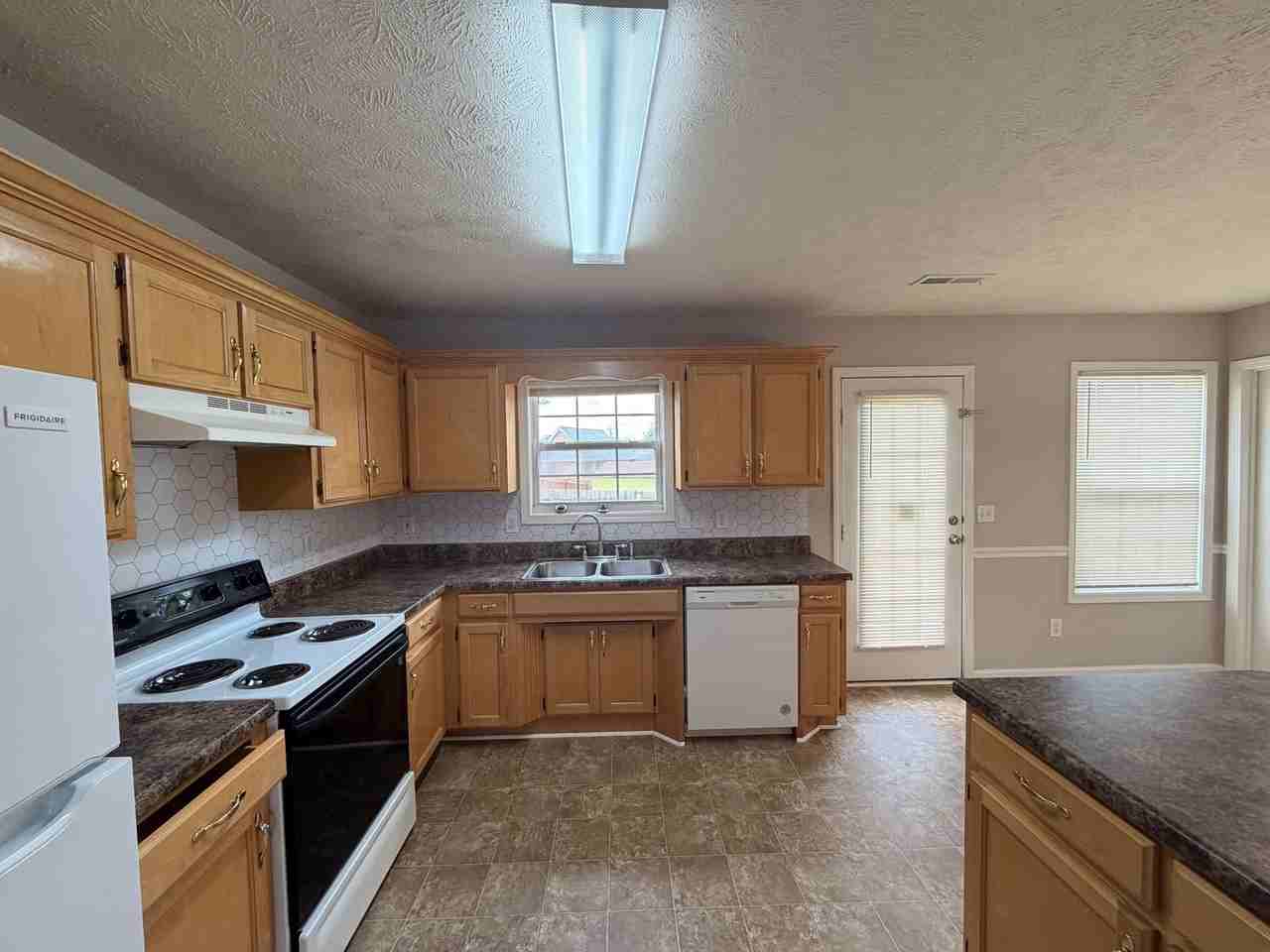 7003 Clara Ct - Photo 6 of 22